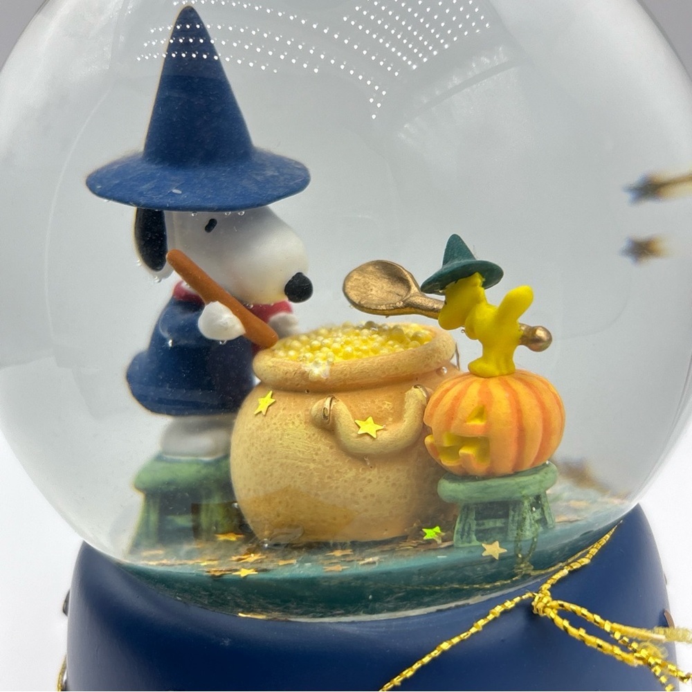 Department 56 Peanuts Snoopy "Sorcerer‘s Apprentice" Halloween Snowglobe - New - Picture 12 of 13